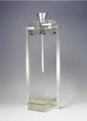 ‘맷돌’, 2017, 유리·금속, 25×20×65cm.