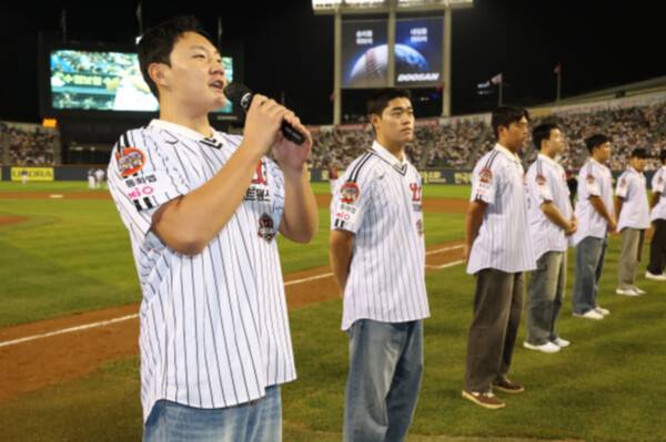 양우진을 비롯한 신인들이 인사하는 모습(사진=LG 트윈스)