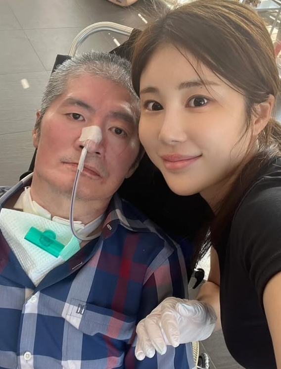 트롯가수 김소유(오른쪽)와 그의 아버지 (사진=본인 SNS)