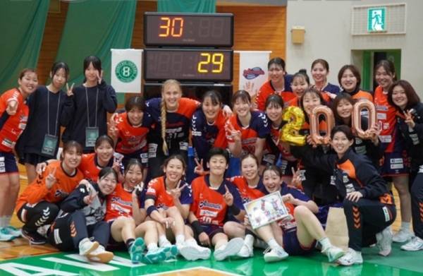 사진 2025/26 시즌 일본 여자 핸드볼 리그 H 8라운드에서 허니비 이시카와를 꺾은 아란마레 선수들, 사진 출처=아란마레