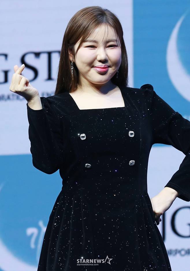 가수 송가인이 11일 오후 서울 강서구 스카이아트홀에서 진행된 정규 4집 ‘가인;달’ 발매기념 쇼케이스에서 포즈를 취하고 있다. /2025.02.11 /사진=이동훈 photoguy@