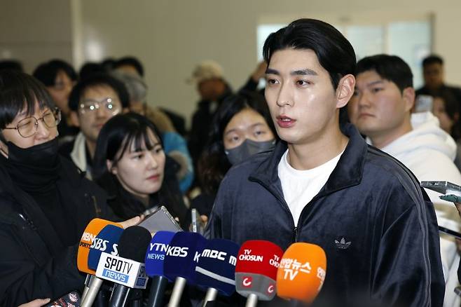 메이저리그(MLB) 샌프란시스코 자이언츠에서 뛰는 이정후가 21일 오후 인천국제공항 2터미널에서 출국 전 인터뷰를 하고 있다. 뉴스1
