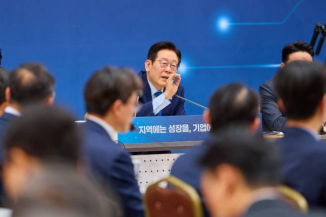 이재명 대통령이 지난해 12월17일 세종시 정부세종컨벤션센터에서 열린 산업통상자원부·지식재산처·중소벤처기업부 업무보고에 참석해 있다. 사진=대통령실 제공