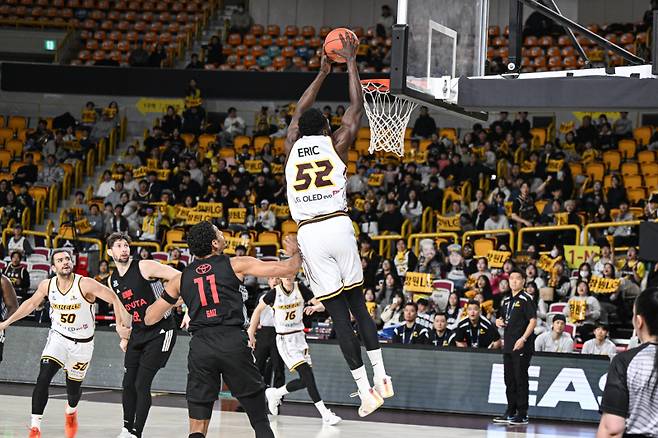 LG는 21일 창원체육관에서 열린 2025-2026 동아시아슈퍼리그 홈경기에서 일본 알바크 도쿄에 패했다. EASL 제공