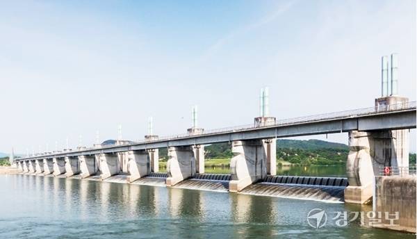 기사의 이해를 돕기 위한 자료 이미지로 직접적 연관은 없습니다. 사진은 남한강 여주보 전경. 경기일보DB