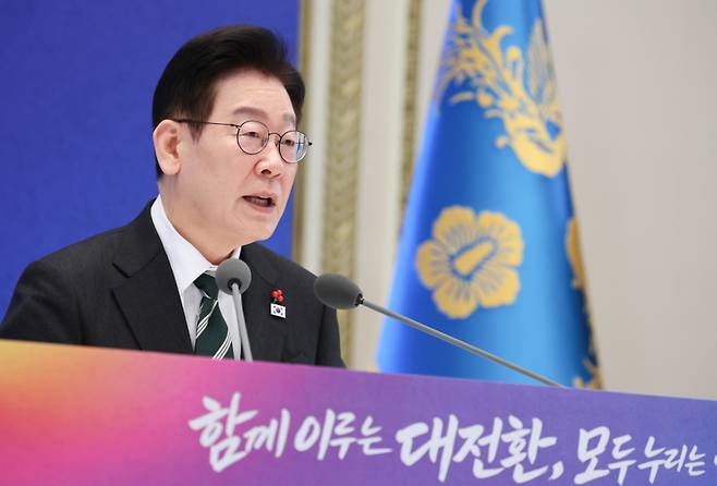 (서울=뉴스1) 이재명 기자 = 이재명 대통령이 21일 청와대 영빈관에서 열린 신년 기자회견에서 취재진 질문에 답변하고 있다. 2026.1.21/뉴스1 Copyright (C) 뉴스1. All rights reserved. 무단 전재 및 재배포, AI학습 이용 금지. /사진=(서울=뉴스1) 이재명 기자