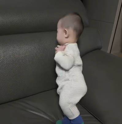 인공지능(AI)이 만든 춤추는 아기 영상에 걱정을 표하는 누리꾼. 스레드 @math9t 캡처