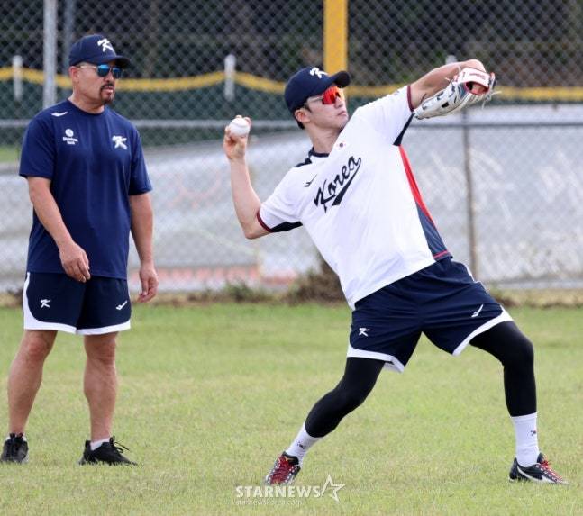 사이판 전지훈련 캠프에서 캐치볼을 하고 있는 박해민(오른쪽). /사진=강영조 선임기자