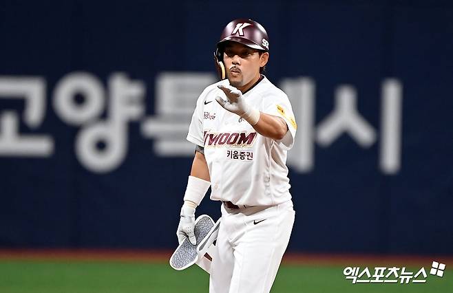 2026시즌에도 키움 히어로즈 플레잉 코치를 맡은 이용규가 1억 2000만 원에 연봉 계약을 마쳤다. 사진 엑스포츠뉴스 DB