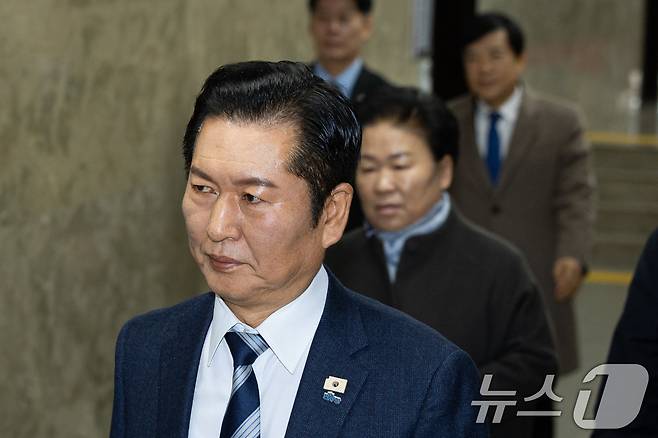 정청래 더불어민주당 대표가 22일 서울 여의도 국회에서 열린 비공개 정책의원총회에 참석하고 있다. 2026.1.22/뉴스1 ⓒ News1 유승관 기자