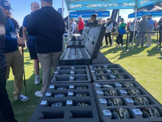 핑은 뒷바람이 부는 곳에 부스를 만들었다. 사진_이용욱