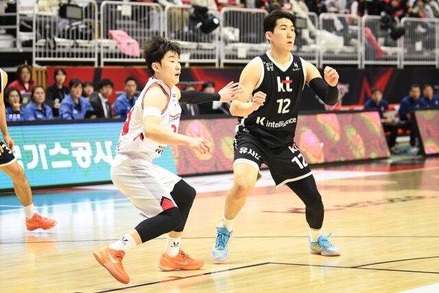 문유현(왼쪽)과 문정현./KBL