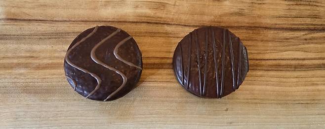 롯데웰푸드의 몽쉘(왼쪽)과 오리온 쉘위(오른쪽)/사진=김아름 기자 armijjang@