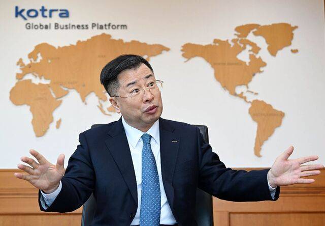 강경성 대한무역투자진흥공사(코트라) 사장이 지난 20일 서울 서초구 코트라 본사에서 국민일보와 인터뷰하고 있다. 강 사장은 “올해 수출 다변화와 관세 협상 후속 지원, 공급망 안정화에 집중해 정부 목표인 수출 1조 달러 시대를 여는 데 총력을 다하겠다”고 말했다. 이한형 기자