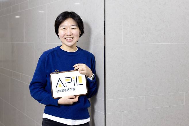 ‘공익법센터 어필’에서 활동을 마치고 인도네시아로 떠나는 정신영 변호사. ⓒ시사IN 조남진