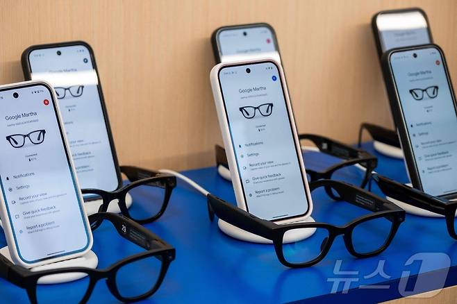 구글 글라스, US-INTERNET-SOFTWARE-COMPUTERS-AI-GOOGLE ⓒ AFP=뉴스1
