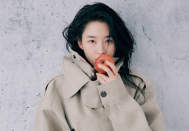 양수겸장 배우 원지안 패션스타가 되다