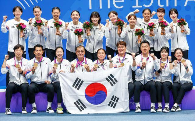 The team, including Ahn Se-young, won the women's team gold medal at the Hangzhou Asian Games after defeating China for the first time in 29 years. Ahn Se-young won two gold medals in women's singles.