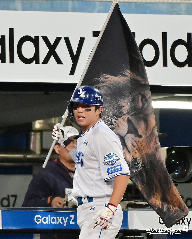 21일 오후 대구삼성라이온즈파크에서 열린 '2025 신한 SOL Bank KBO 포스트시즌' 한화 이글스와 삼성 라이온즈의 플레이오프 3차전 경기, 4회말 1사 1,2루 삼성 김영웅이 스리런 홈런을 날린 후 기뻐하고 있다. 엑스포츠뉴스 DB