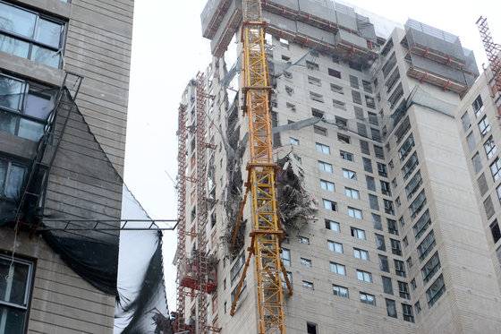사고가 발생한 광주 서구 화정아이파크 공사현장 모습 .2022.1.11/뉴스1 © News1