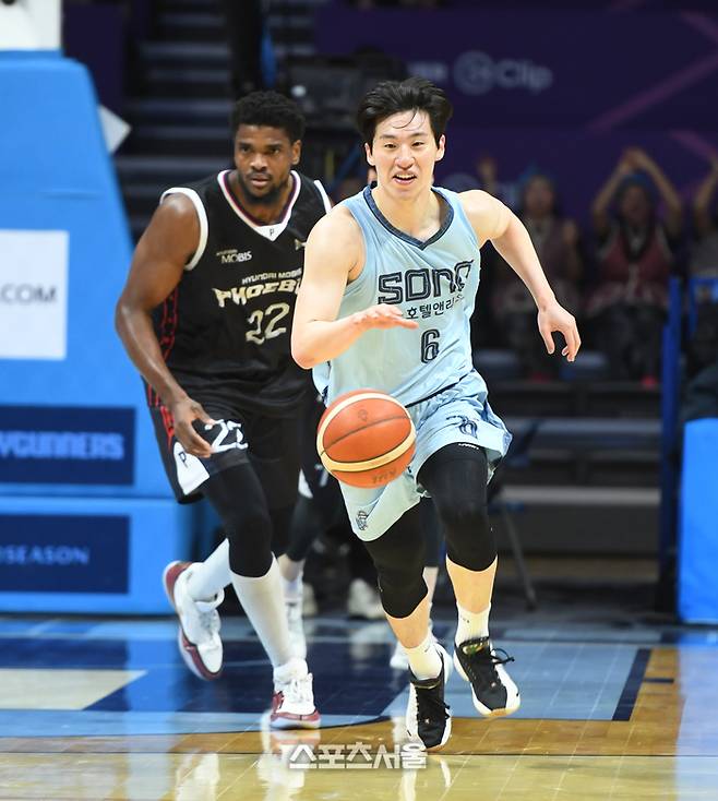 소노 이정현이 27일 고양 소노 아레나에서 열린 2025~2026 LG전자 프로농구 울산 현대모비스와 경기에서 드리블을 하고 있다. 고양 | 최승섭기자 thunder@sportsseoul.com
