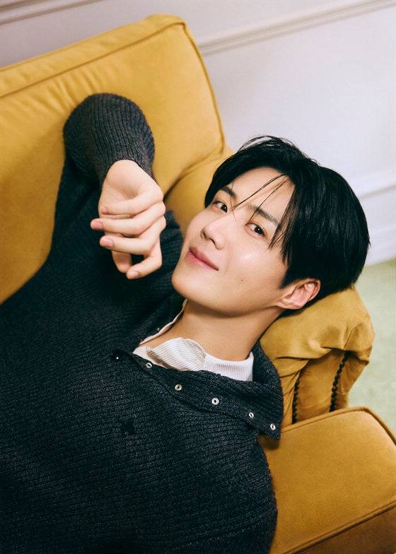 ‘이 사랑 통역 되나요’에서 다중언어 통역사 주호진 역할을 맡은 배우 김선호가 포즈를 취하고 있다. 넷플릭스 제공