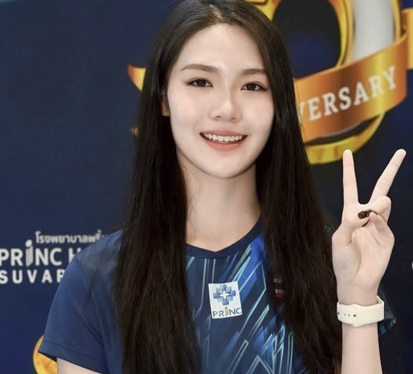 지난 25일 인도네시아 자카르타에서 끝난 2026 세계배드민턴연맹(BWF) 인도네시아 마스터스(슈퍼 500)에서 준우승을 차지하며 스포츠라이트를 받은 여자단식 세계랭킹 36위 피차몬 오파트니푸스가 27일부터 자국에서 열리는 태국 마스터스(슈퍼 300)엔 기권한다. BWF는 대회 직전 기권자 리스트를 발표하면서 피차몬을 포함시켰다. 피차몬은 세계랭킹 36위로, 인도네시아 마스터스 결승까지 올라 4위 천위페이(중국)에 분전한 것이 화제가 됐다. 피차몬 SNS