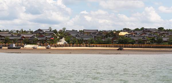 주포한옥마을은 아름다운 해안 경관을 자랑하는 한옥 민박이 즐비해 있다. /함평군 제공
