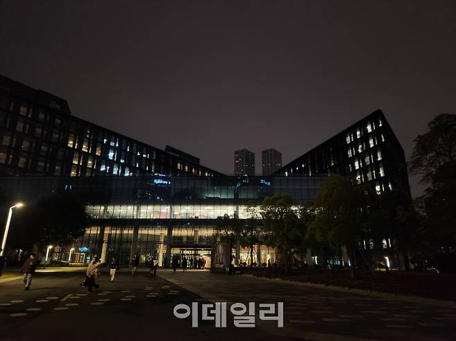27일 밤 넷이즈게임즈 항저우 캠퍼스(사진=안유리 기자)