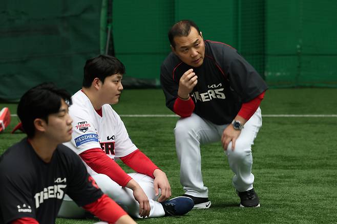 5년 만에 KIA 타이거즈로 돌아온 장세홍 트레이닝 코치(오른쪽 끝). 사진제공=KIA 타이거즈