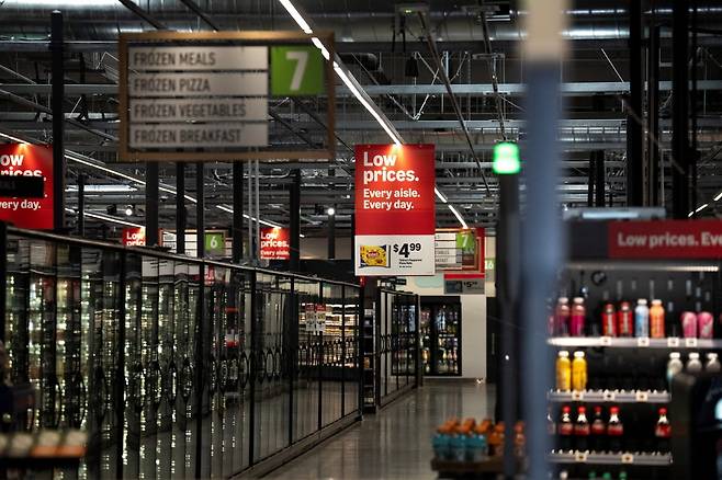 아마존이 아마존 고와 아마존 프레시 오프라인 매장을 폐쇄한다고 발표한 27일(현지시간) 미국 로스앤젤레스(LA ) 아마존 프레시 매장이 텅 비어있다. 로이터연합뉴스