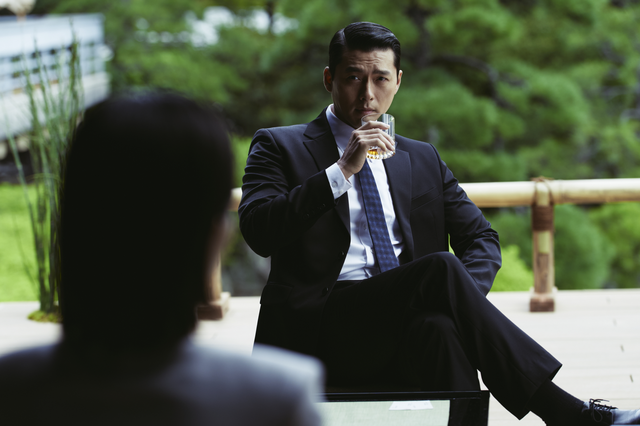 배우 현빈이 연기한 백기태는 분명 악인이지만 마냥 미워할 수 없는 매력을 뿜어낸다.