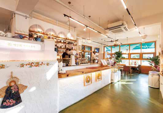 에딧의 커피스토리 매장.