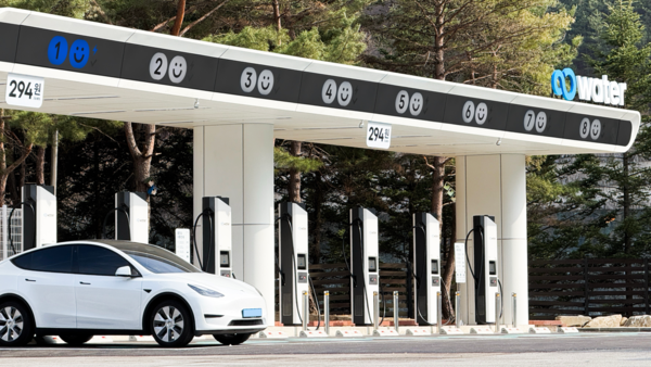 ▲ 정부가 2030년 전기·수소차 신차 비중이 40%를 달성하도록 친환경차 보급 확산을 위한 종합대책을 마련할 계획이다.