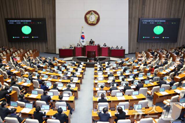 29일 서울 여의도 국회에서 열린 제431회국회(임시회) 제2차 본회의에서 반도체산업 경쟁력 강화 및 지원에 관한 특별법안(대안)이 가결되고 있다. (사진=뉴스1)