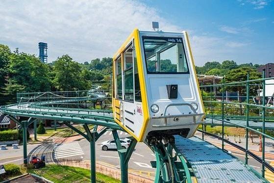 2022년 8월 문을 연 전북 남원시 어현동 춘향테마파크 내 모노레일. 2024년 2월 휴업 이후 운영이 중단됐다. 사진 남원테마파크㈜