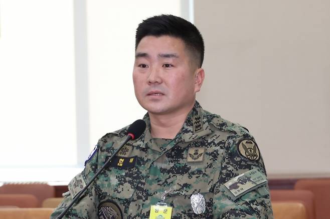 김현태 707특수임무단장이 17일 국회 국방위원회 전체회의에서 국민의힘 소속 위원들의 질의에 답하고 있다. 2025.2.17 연합뉴스