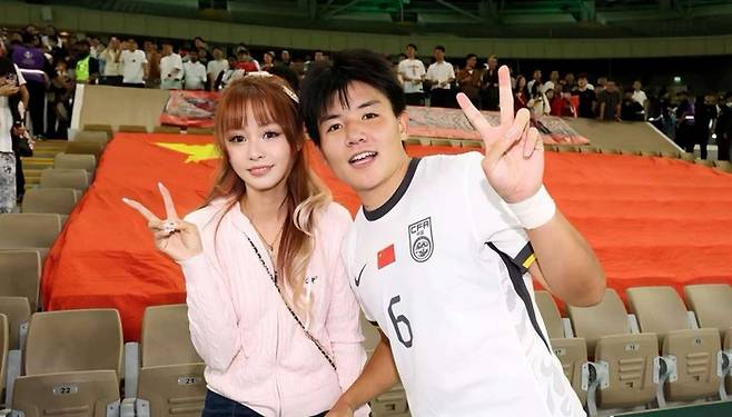 ▲ 중국은 조별리그에서 한 번도 패하지 않으며 안정적으로 다음 단계로 나아갔다. 조 2위로 토너먼트 진출을 확정했고 8강에서 우즈베키스탄을 제압했다. 이어 김상식 감독이 이끄는 베트남에 완승을 거두며 결승행 티켓을 손에 넣었다. 비록 우승은 실패했지만 준결승이라는 값진 결과에 유럽파 탄생까지 이뤄냈다. ⓒ 시나스포츠