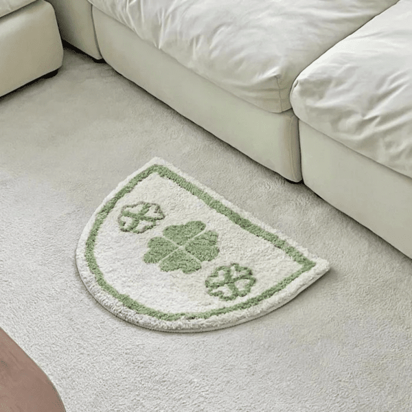 돈돈즈 네잎클로버 러그 행운을 주는 네잎클로버가 있는 러그. 뒷면엔 미끄럼방지가 되어 있어 안전하게 사용할 수 있다. 21000원