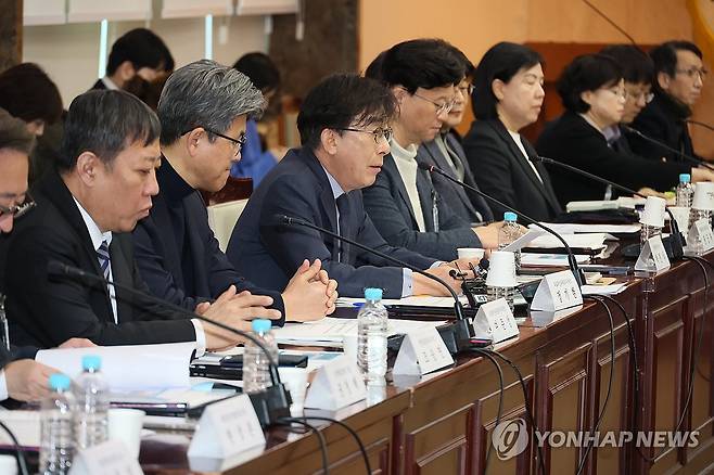 의료혁신위원회 참석한 정기현 위원장 (서울=연합뉴스) 이정훈 기자 = 정기현 의료혁신위원장이 29일 서울 종로구 정부서울청사에서 열린 제2차 의료혁신위원회에서 발언하고 있다. 2026.1.29 uwg806@yna.co.kr