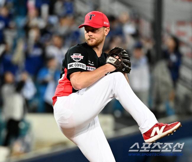 ◇라우어는 한국시리즈 3차전에서도 호투하면서 V12에 힘을 보탰다. 스포츠조선DB