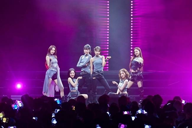 사진 = 웨이크원 제공