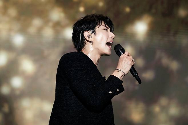 가수 박효신이 오는 4월 단독 콘서트를 연다. 허비하그로 제공