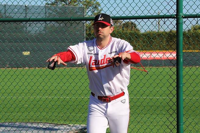 ▲ 긍정적인 에너지와 성실한 태도로 빠르게 팀에 녹아들고 있는 앤서니 베니지아노 ⓒSSG랜더스