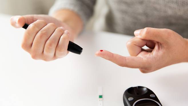 당뇨병성 케톤산증은 빠른 치료가 필요한 급성 합병증으로 호흡할 때 달콤한 향이 나는 것이 특징이다 | 출처: 클립아트코리아