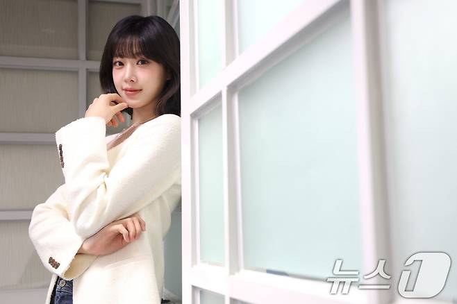 그룹 트리플에스(tripleS)의 니엔이 21일 서울 종로구 뉴스1에서 가진 인터뷰에 앞서 포즈를 취하고 있다. ⓒ News1 이광호 기자