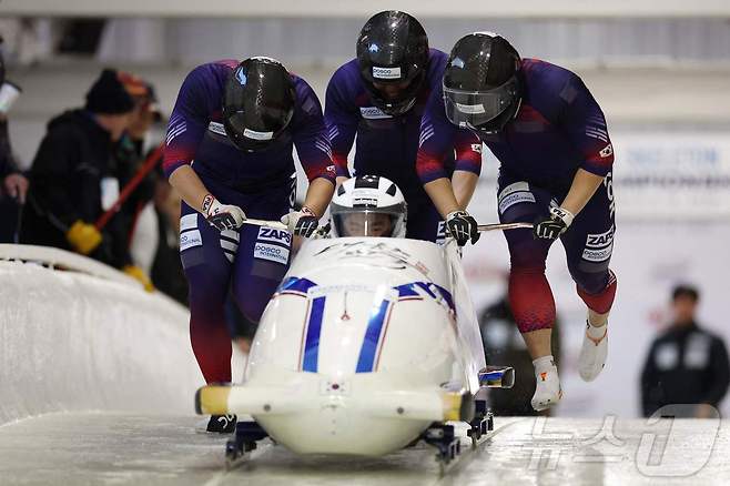 봅슬레이 4인승의 석영진, 이도윤, 전수현, 채병도. ⓒ AFP=뉴스1