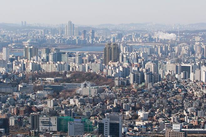 지난달 31일 남산에서 바라본 서울 아파트 등 집합건물 모습 ⓒ연합뉴스