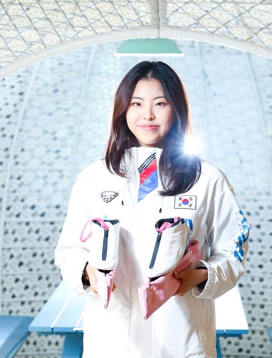 다음 달 6일 개막하는 밀라노·코르티나담페초 동계올림픽에서 여자 스피드스케이팅 단거리에 출전하는 이나현 선수. 김민선과 함께 한국 여자 빙속을 책임질 기대주로 꼽힌다. 유럽과 미국 선수에게도 뒤지지 않는 강한 체력과 큰 키(170㎝)에서 나오는 힘찬 스케이트가 장점이다. 우상조 기자
