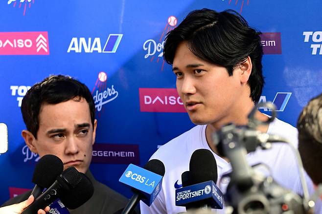 ◇오타니는 로버츠 감독 발언 전 취재진과 인터뷰에서 WBC 등판 가능성에 대해 답변을 내놓았지만, 일반적인 수준의 답변일 가능성이 높다. AFP연합뉴스